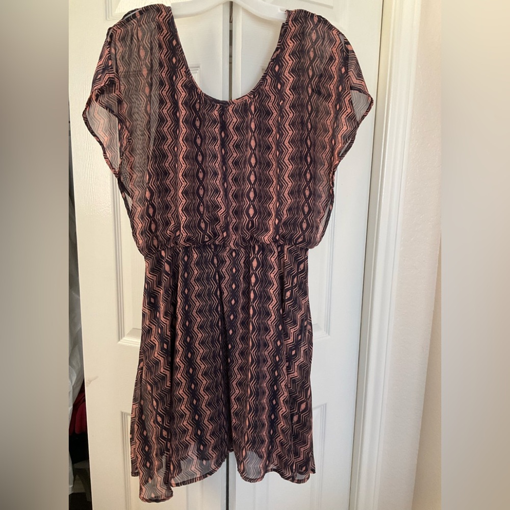 Chic Zigzag Patterned Dress - Black and Pink